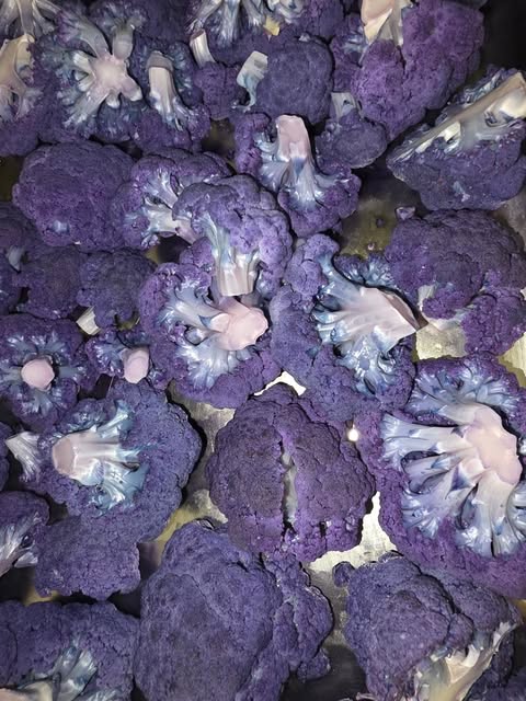 Chou-fleur violet, découpé en fleurettes